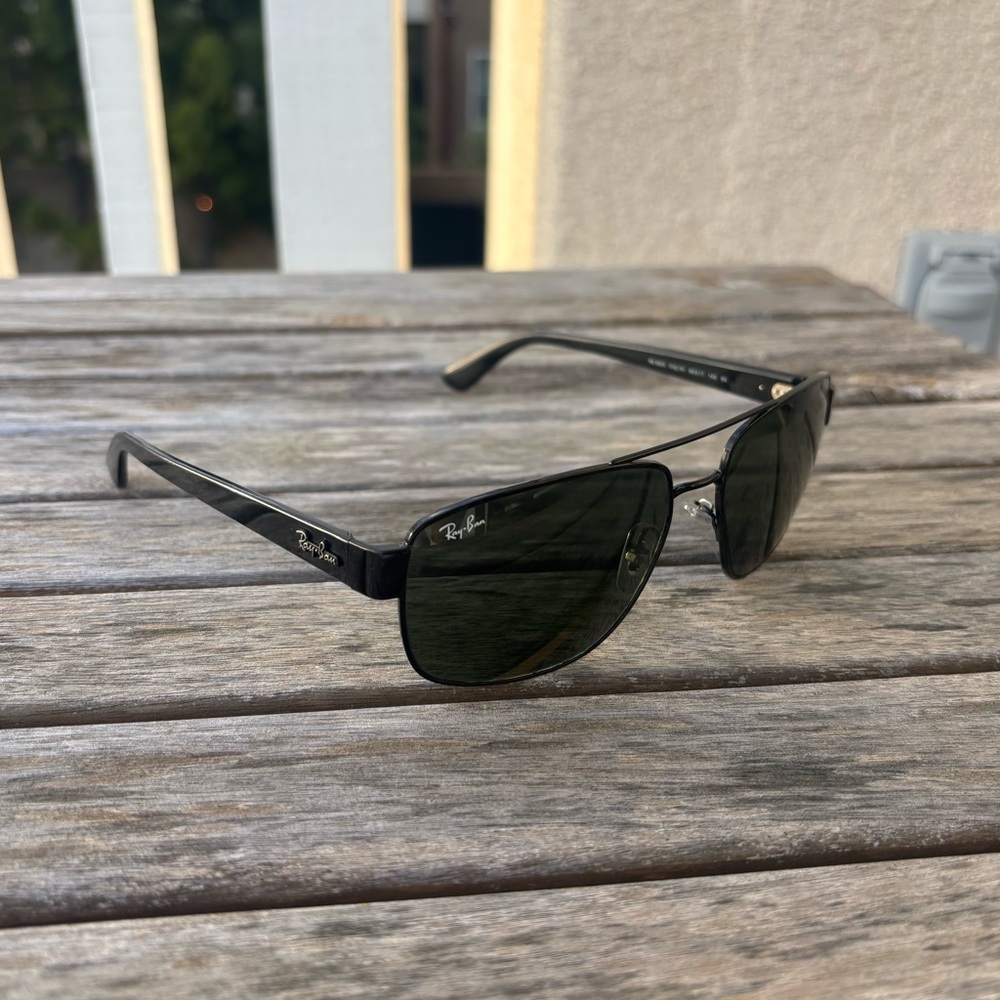 Ray Ban sunglasses (Polished Black)
